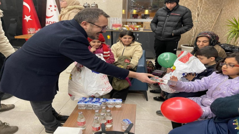 Saadet Partisi tarafından genel merkez binası afetzedelerin kullanımına açıldı