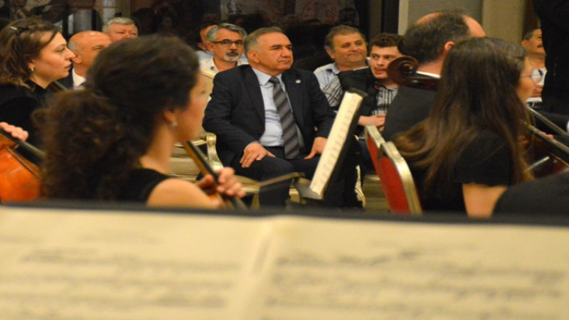 Katkılarından dolayı Arabacı’ya Festival plaketi 