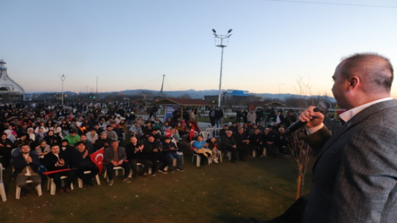 Uluçay gençlerle buluşmasında projelerini İngilizce anlattı