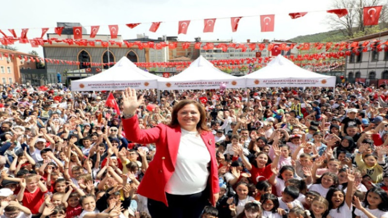 Zafer Meydanında 23 Nisan coşkusu yaşandı