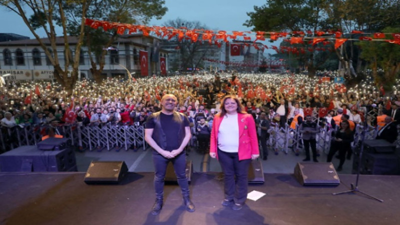 Haluk Levent Afyonkarahisar'ı salladı