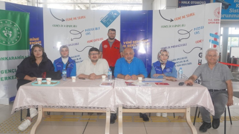 İsmail Hakkı Kasapoğlu, Otogarda öğrencilerini karşıladı