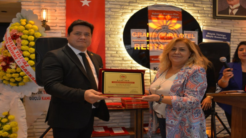 Başkan Aynacı, “Yılın En Başarılı ilçe Belediye Başkanı” ödülünü aldı