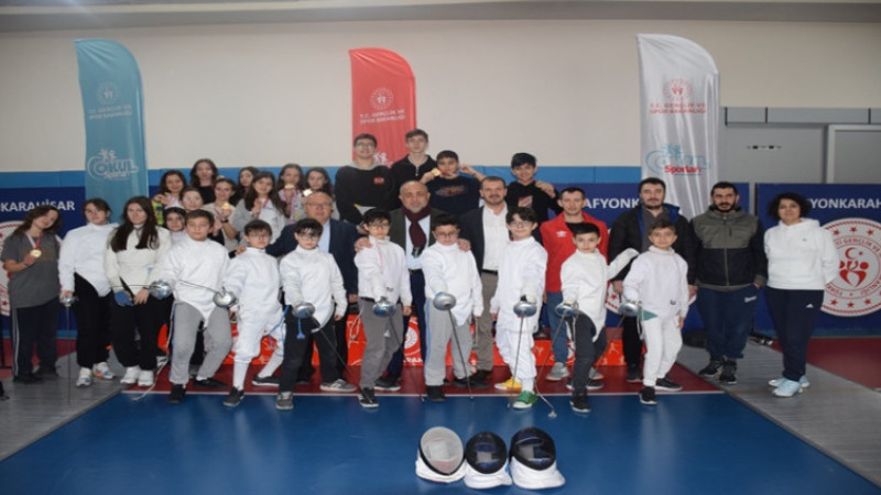 Afyon’da Okul Sporları Eskrim Müsabakaları tamamlandı