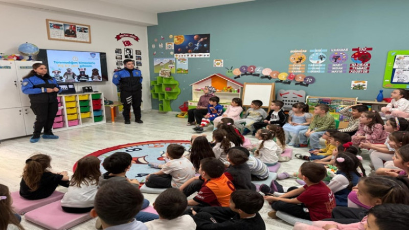 Hacı Lütfiye Kocaşaban Anaokulu öğrencilerine polislik tanıtıldı