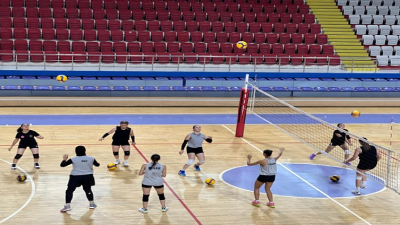 Gençlik Spor Kulübü Kadın Voleybol Takımı sezon hazırlıklarına başladı