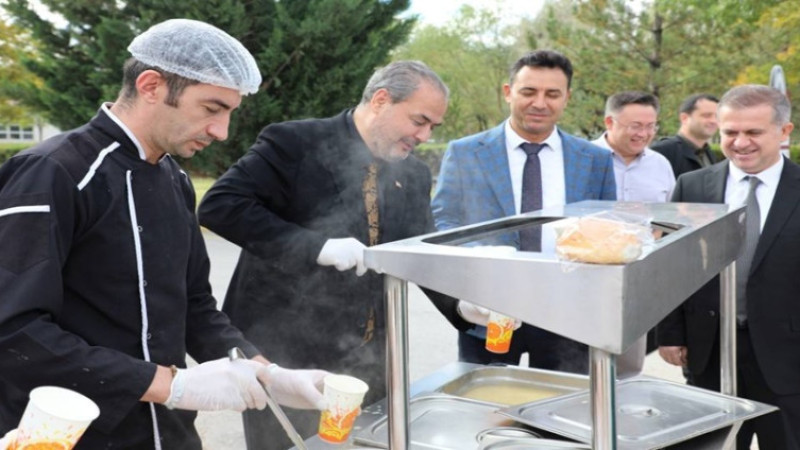 AFSÜ Rektörü'nden öğrencilere çorba ikramı gerçekleşti