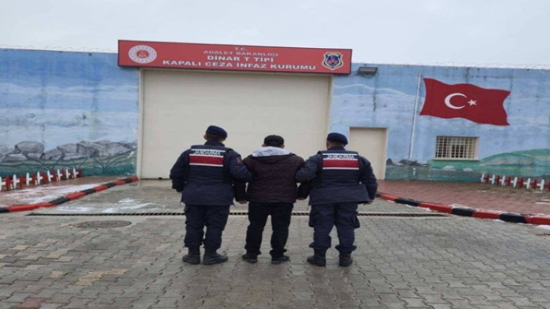 Jandarma, yol kontrol ve devriye faaliyetlerinde suçluları yakaladı